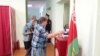 Галасаваньне на ўчастку №6 Гомельскай-Цэнтральнай выбарчай акругі. Гомель, 11 верасьня 2016 году 