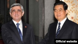 China -- Armenian President Serzh Sarkisian and his Chinese counterpart, Hu Jintao, meet in Shanghai, 3May2010