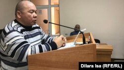 Журналист Амангелді Батырбеков сотта жауап беріп тұр. Сарыағаш, Түркістан облысы. 28 қаңтар 2020 жыл.