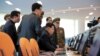 Severnokorejski lider Kim Džong Un daje uputstva na terenu u Naučno-tehnološkom kompleksu. Fotografija bez datuma koju je objavila Severnokorejska centralna novinska agencija (KCNA) u Pjongjangu 28. oktobra 2015.