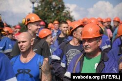 Workers striking at the Hrodna Azot chemical plant.