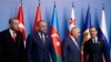 Igor Dodon printre prietenii săi, președintele Turciei și premierul Rusiei, la summitul de la Istanbul al Organizației de Cooperare Economică în Marea Neagră, mai 2017 