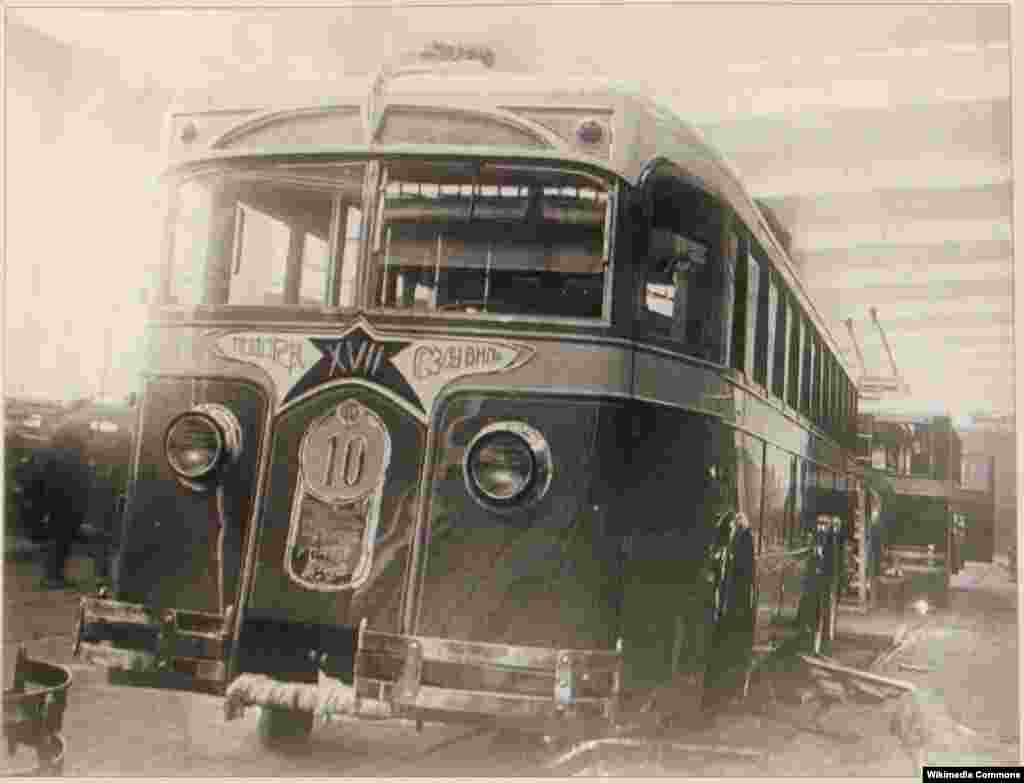 Primele troleibuze LK-1 din capitala sovietică, în 1934.