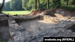 Адкрытыя падмуркі рэзыдэнцыі Радзівілаў ў 500 мэтрах ад Мірскага замку