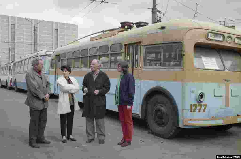 Vizitatori în Depoul de troleibuze 1 în 1996. 