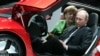 Angela Merkel şi Vladimir Putin într-un Volkswagen XL 1 Hybrid, la Târgul industrial de la Hanovra, 8 aprilie 2013