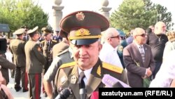 Начальник Генштаба Вооруженных сил Армении Мовсес Акопян в воинском пантеоне «Ераблур», Ереван, 21 сентября 2017 г․ 