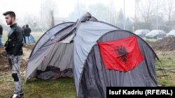 Në Shkup protestohet kundër Kryqit