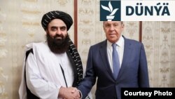 Russiýanyň daşary işler ministri Sergeý Lawrow 2024-nji ýylyň oktýabrynda Russiýada saparda bolýan 'Talibanyň' daşary işler ministri Amir Han Muttaki bilen duşuşýar.