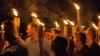 Ultranaționaliști americani demonstrînd la Universitatea Virginia