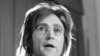 John Lennon în New York, 12 mai 1972.<br />
<br />
John Lennon este audiat în cadrul Serviciului american de imigrare și naturalizare din secțiunea Manhattan din New York, 12 mai 1972.