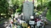 Памятник на братском захоронении жертв сталинского террора в 1930-1942 годы, где похоронен и Алихан Букейхан. Донское кладбище Москвы, 2009 год. (Фото предоставлено пресс-службой московского предприятия «Ритуал»).
