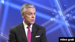 U.S. Ambassador to Russia Jon Huntsman accused Russia of using schoolchildren as tools in "diplomatic disputes" between Moscow and Washington. (file photo)