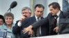 Александр Руцкой (второй слева) у стен Белого дома. 3 октября 1993 года