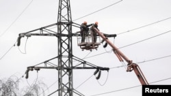 Російські війська зранку атакували цивільну інфраструктуру Шосткинської громади, внаслідок чого є поранені, частина населених пунктів залишилися без світла 