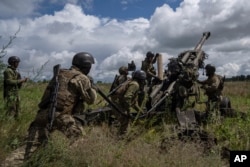 Ukrainian soldiers prepare to fire at Russian positions with a U.S.-supplied howitzer in the Kharkiv region. (file photo)