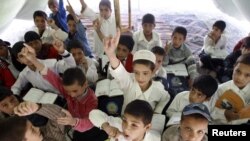 O școală improvizată din Afganistan