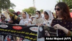 په پاکستان کې نرښځیانو په تېرو کلونو کې په بیا بیا د امنیت غوښتنې لپاره مظاهرې کړې دي - پخوانی انځور.