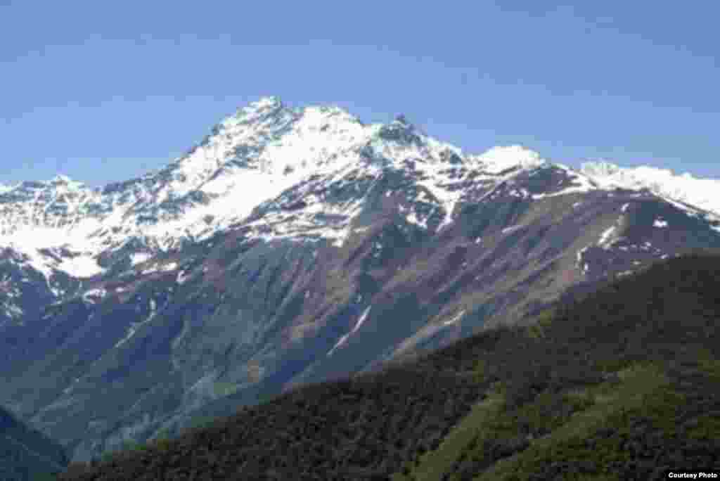 The resort should be built in the village of Veduchi at an altitude of 1,800 meters. (That's Veduchi's Mt. Diklo-Lam above.) The resort will boast a number of elite hotels, chalets, and even a helipad.