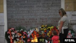 Sarajevo, Vječna vatra, jedan od simbola grada, znak sjećanja na civilne žrtve u Drugom svjetskom ratu