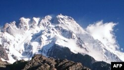 د پاکستان په شمالي سیمو کې سرو کال پر غرونو واورې پرتې وي.