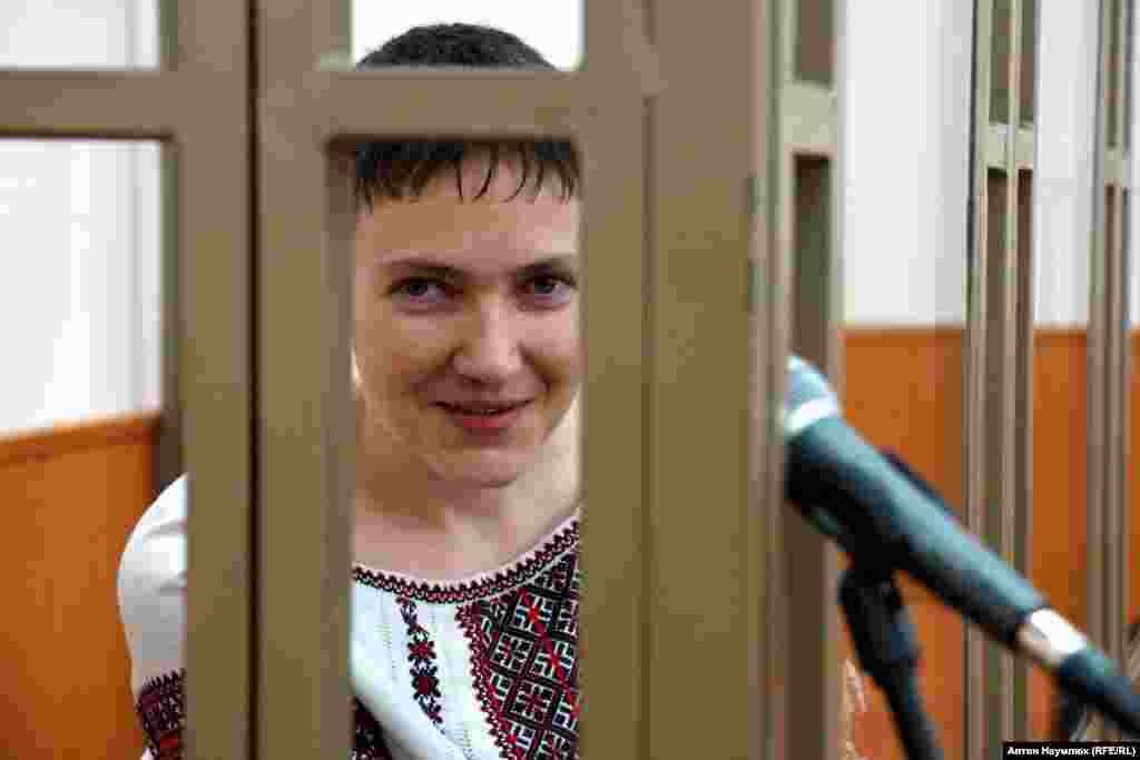 Надію Савченко судили в Донецькому районному суді Ростовської області. Українську військовослужбовицю взяли в полон підконтрольні Росії військові так званої Луганської народної республіки, а потім насильно вивезли до Росії співробітники ФСБ. Савченко звинуватили в загибелі російських працівників ЗМІ Ігоря Корнелюка й Антона Волошина, а також у незаконному перетині кордону. Вирок – 22 років ув'язнення. У травні 2016 року вона була помилувана й повернулася до України, в обмін на повернення засуджених у Києві Олександра Александрова і Євгена Єрофеєва