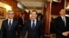 Слева направо: президенты Армении, России и Азербайджана в Сочи, 5 марта 2011 г.