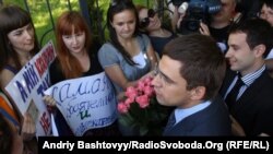 Ukrainian Education Ministry officials try (and fail) to mollify female protesters who were angry about comments by Education Minister Dmytro Tabachnyk, who said said female university students were not as attractive as other women. 