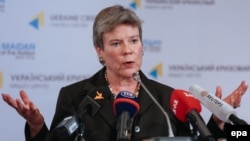U.S. Undersecretary for Arms Control and International Security Rose Gottemoeller: “This is a serious Russian violation of one of the most basic obligations under the INF treaty.”
