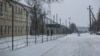 Селище Мілове розділене навпіл українсько-російським кордоном по вулиці Дружби народів