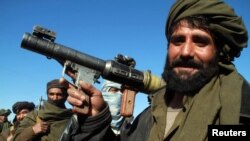 Türkmenistan bilen Owganystanyň serhedi 744 kilometere barabar bolup, onuň goragy barada dürli soraglar bar.