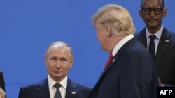Arhiw suraty: Wladimir Putin we Donald Tramp 2018-nji ýylda geçirilen G20 sammitinde