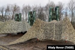 A Russian S-400 Triumf anti-aircraft missile system deployed in the Kaliningrad exclave. (file photo)