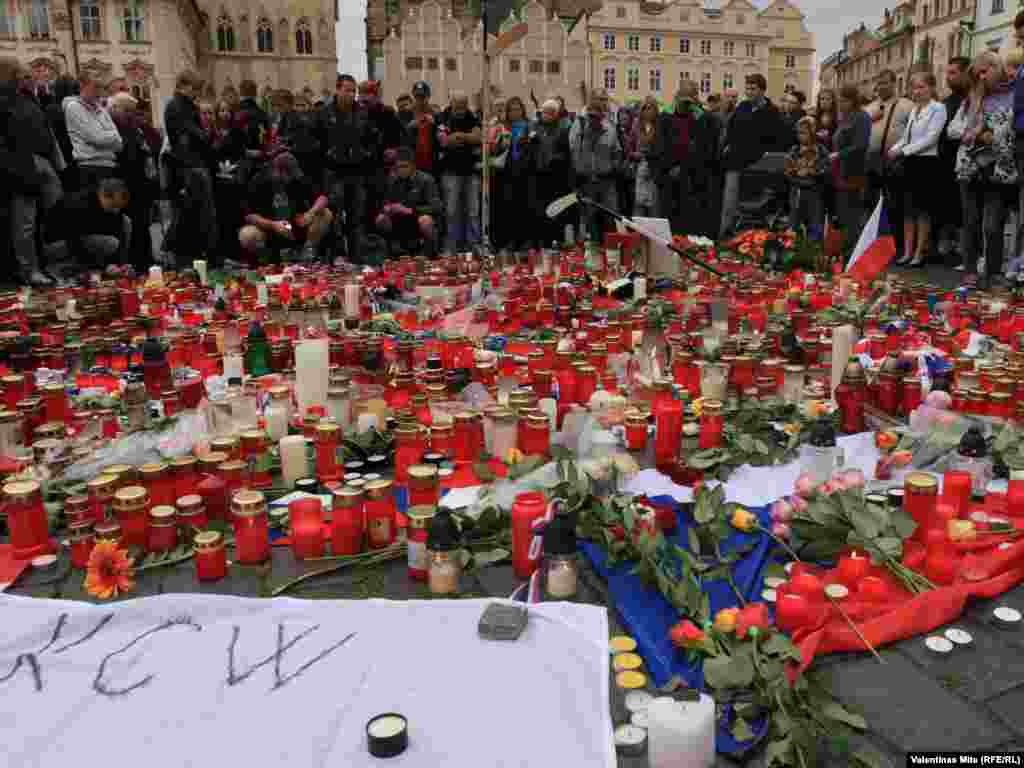 Thousands of ice hockey fans also turned out on Prague's Old Town Square to mourn the victims of the crash.