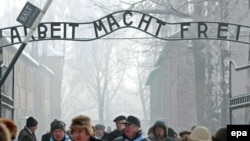 German, Polish Leaders Honor Holocaust Victims