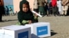 Afganisztán - UNICEF-segélyosztás Hosztban a nyomorgó és árva gyerekeknek.