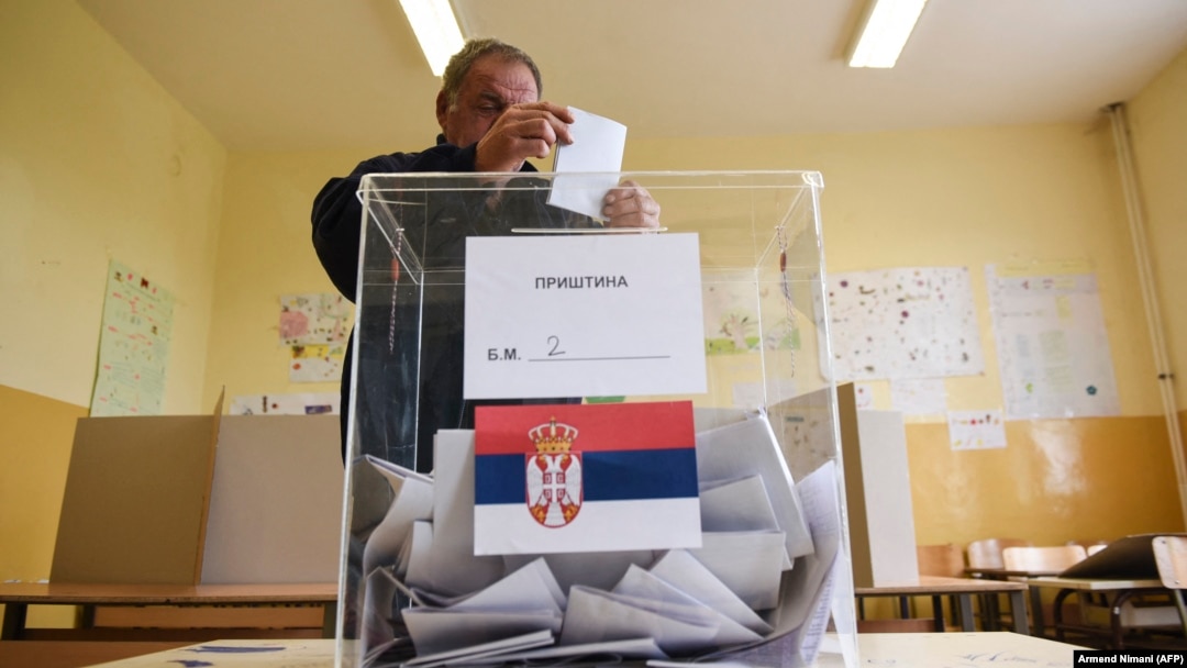 Glasanje na srpskim izborima u Gračanici na Kosovu, 24. april 2016. 