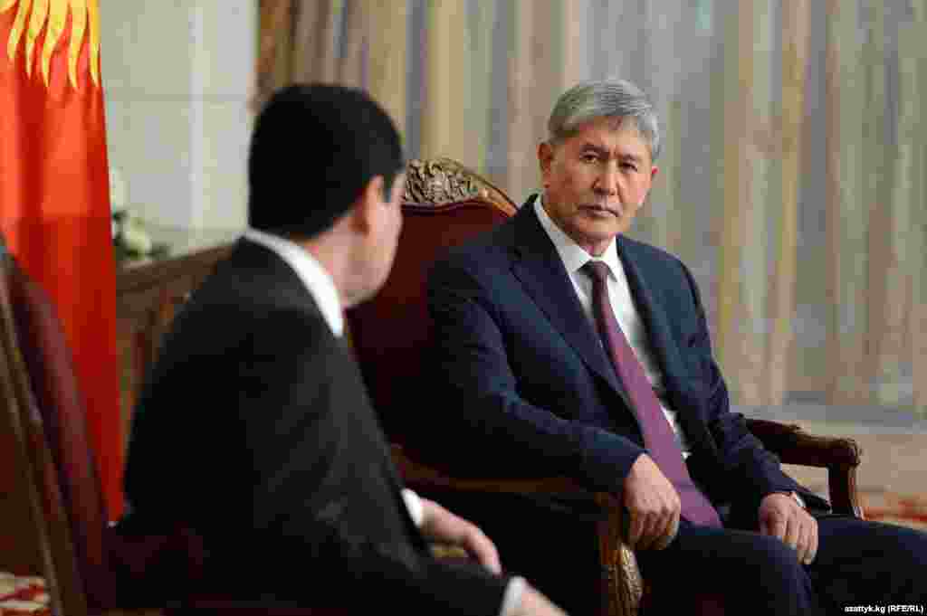 G.Berdimuhamedow (ç) we Almazbek Atambaýew (s) 