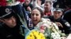 Jamala (Susana Jamaladinova), primită cu flori la sosirea în Ucraina