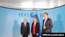 Isa Mustafa, Federica Mogherini dhe Aleksandar Vuçiq, në Bruksel, foto nga arkivi.