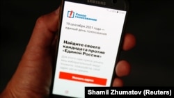 Apple and Google removed Aleksei Navalny's election app from their online stores.