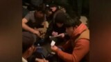 Мигрантов из Таджикистана четвертые сутки держат на КПП «Жайсан». В Казахстане объясняют это просьбами российских коллег.