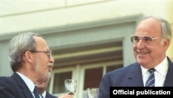 Lothar de Maiziére și Helmut Kohl în 1990