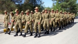 Diňle: Harby gullukdan soň işsiz, 'ýoluny ýitirýän' ýaşlar köpelýär