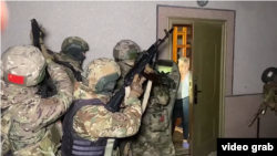 Як стверджується, фігурантки нібито фотографували російські військові об'єкти та передавали знімки українській стороні