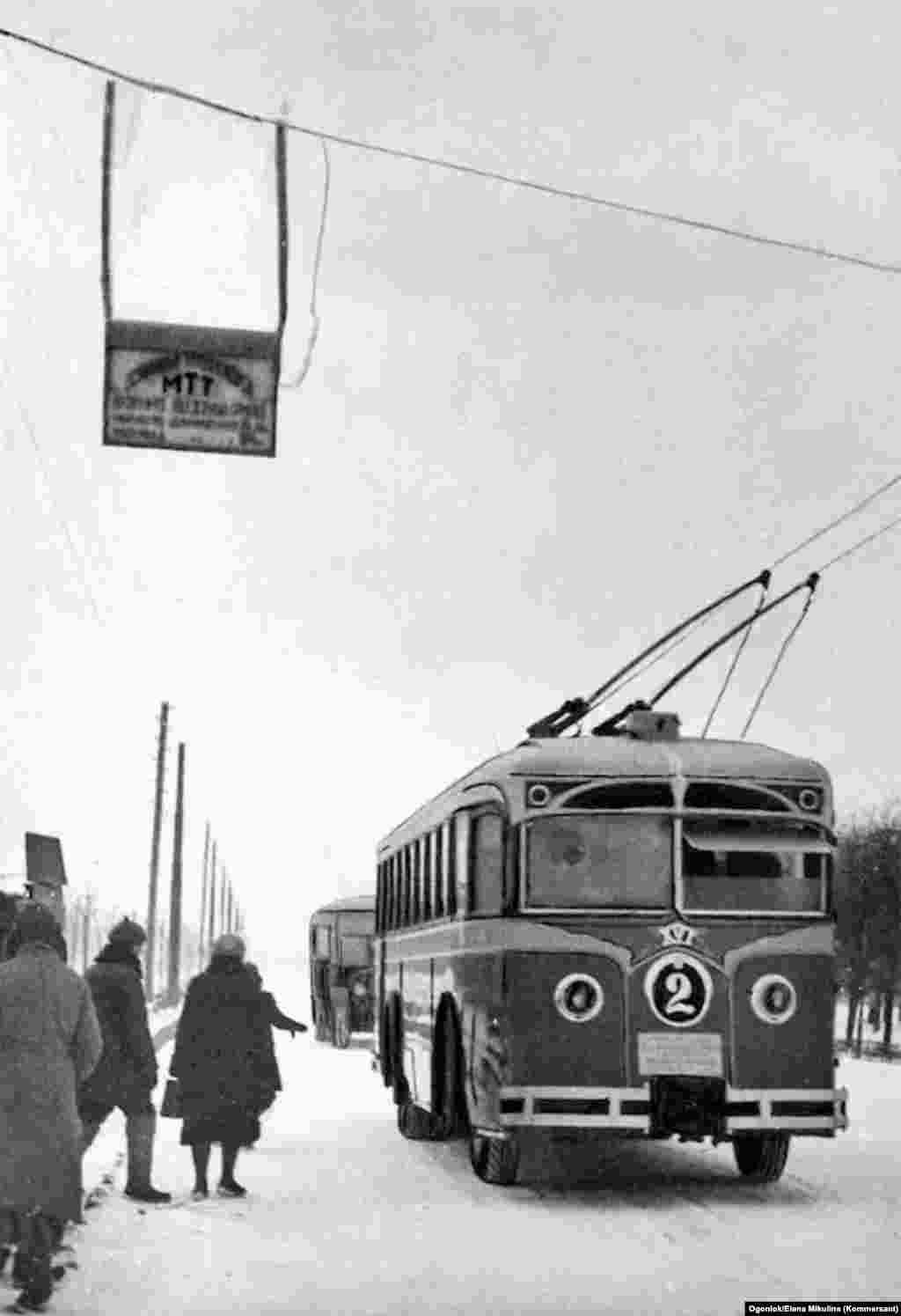 În Moscova troleibuzele au început să circule pe 15 noiembrie 1933.
