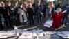 Митинг-протест против карабахских соглашений в Ереване, плакаты с надписью "Предатели". 12 ноября 2020