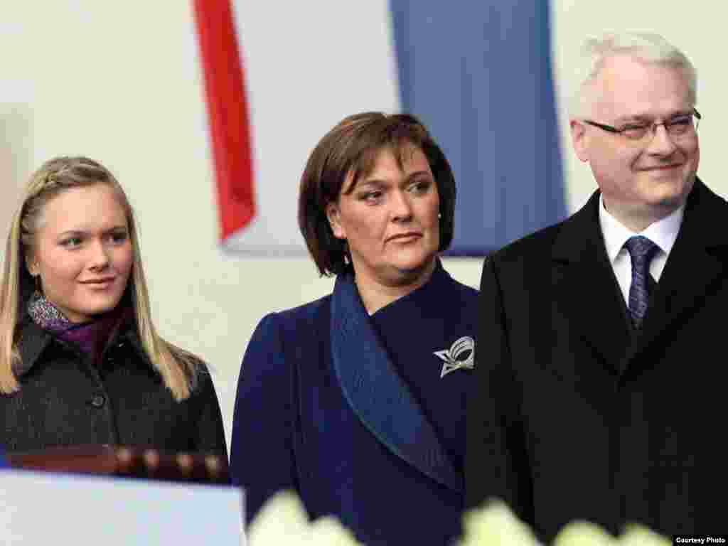 Xorvatiya: Prezident İvo Josipovic qızı Lana və xanımı Tatjana ilə. 