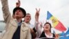 Zeci de mii de oameni protestează din nou la Chişinău