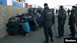 Moscow police raid a warehouse looking for illegal immigrants in October 2023. (file photo)